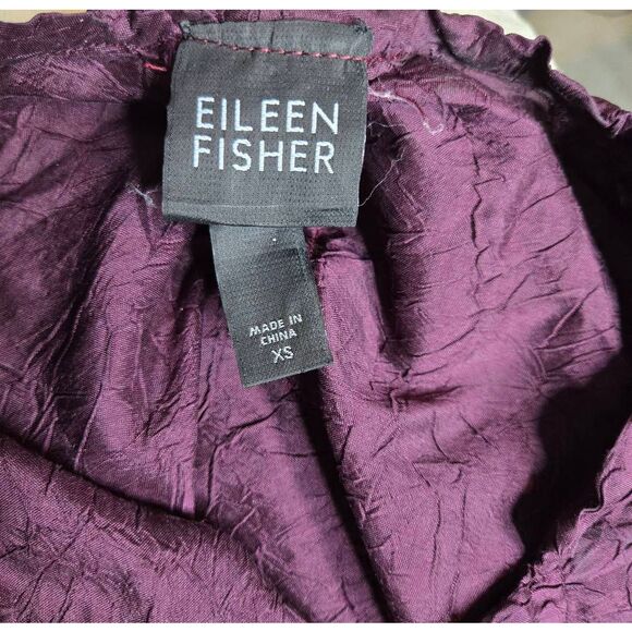 Eileen Fisher 100% Silk Crinkle Blouse Size XS Button Up Sleeveless Purple Top - Picture 6 of 7